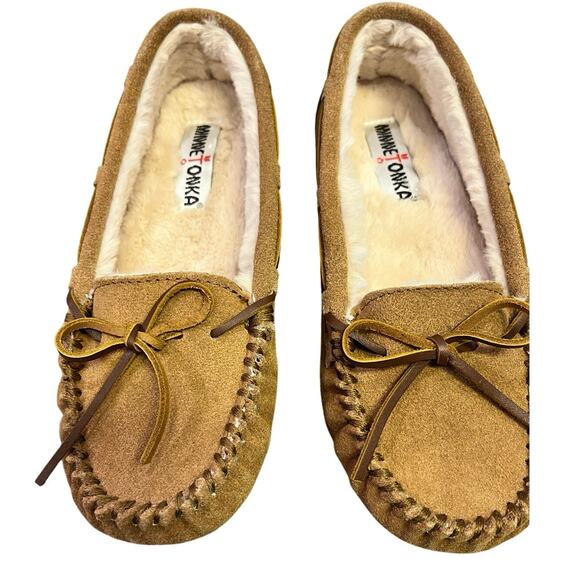 Minnetonka Womens Cally Moccasin Slipper, Size 7, Tan Suede CozyCore Cabincore - Picture 2 of 7
